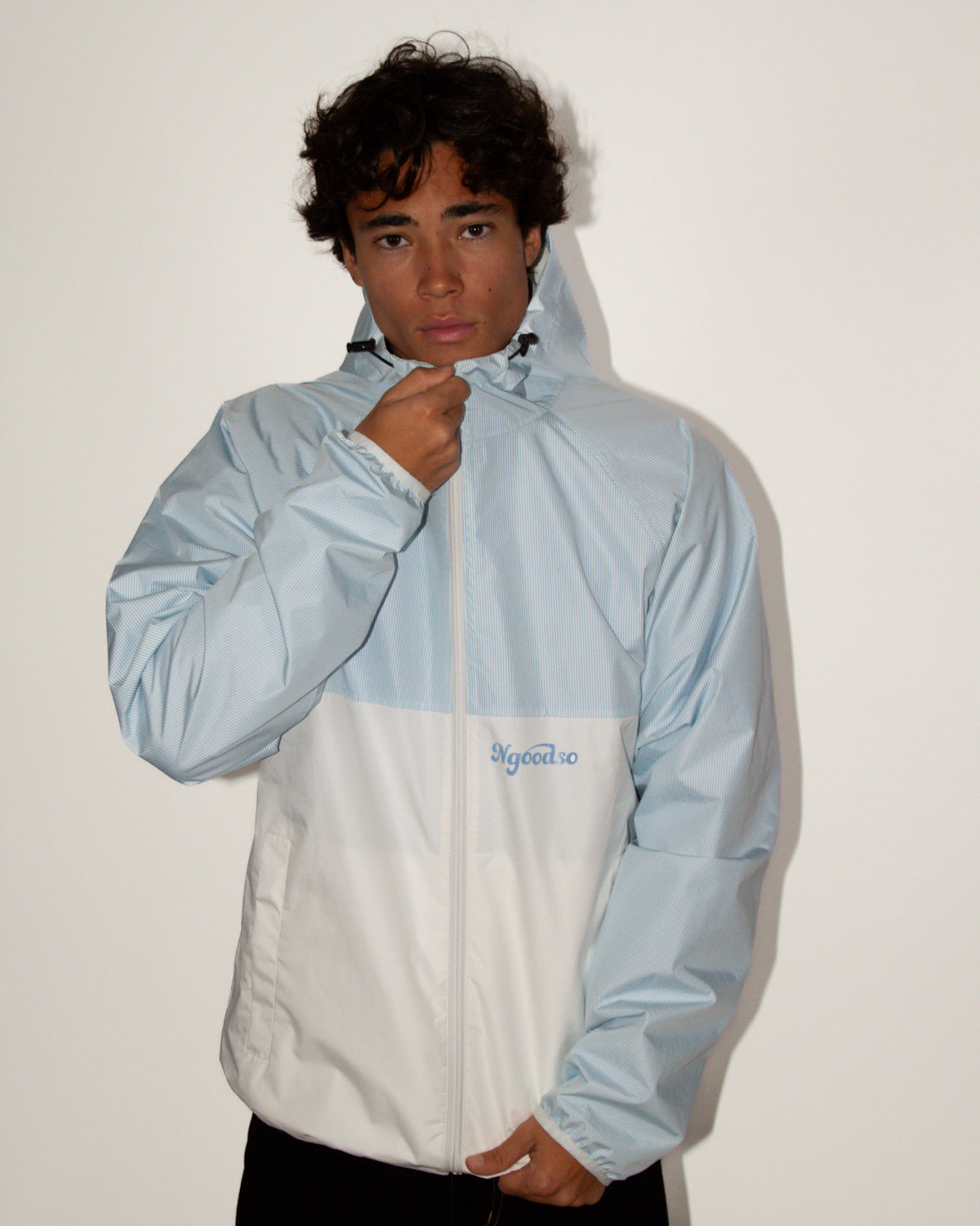 STRIBET VINDJAKKE BLÅ/HVID