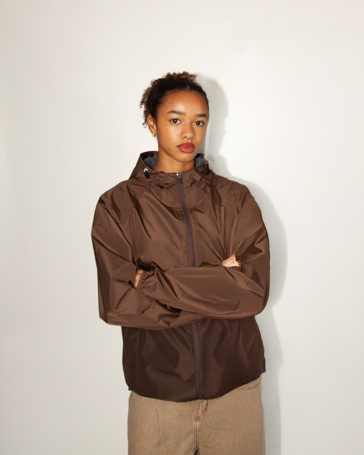 STRIBET VINDJAKKE BRUN