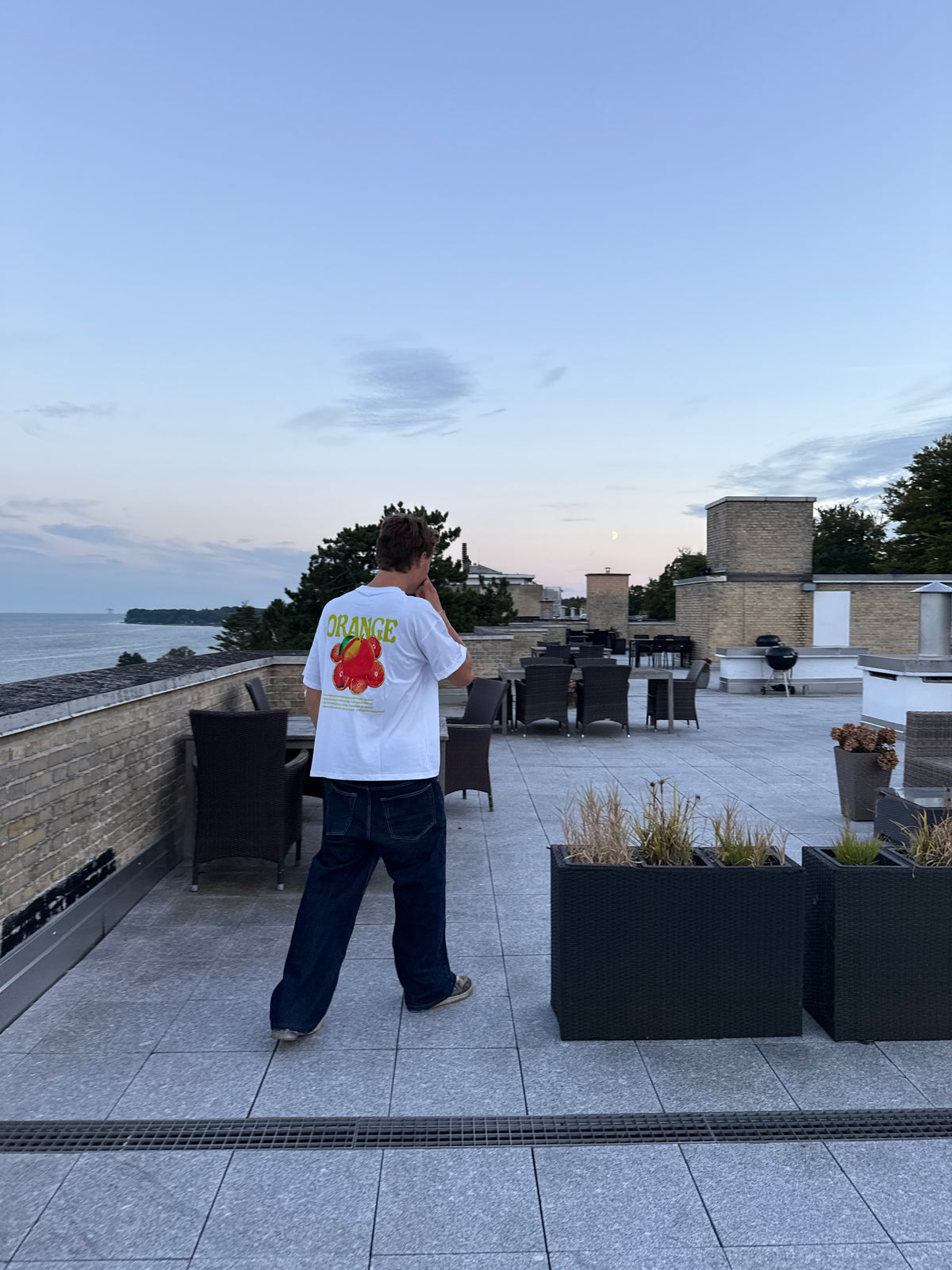 ORANGE PRINT T-SHIRT HVID