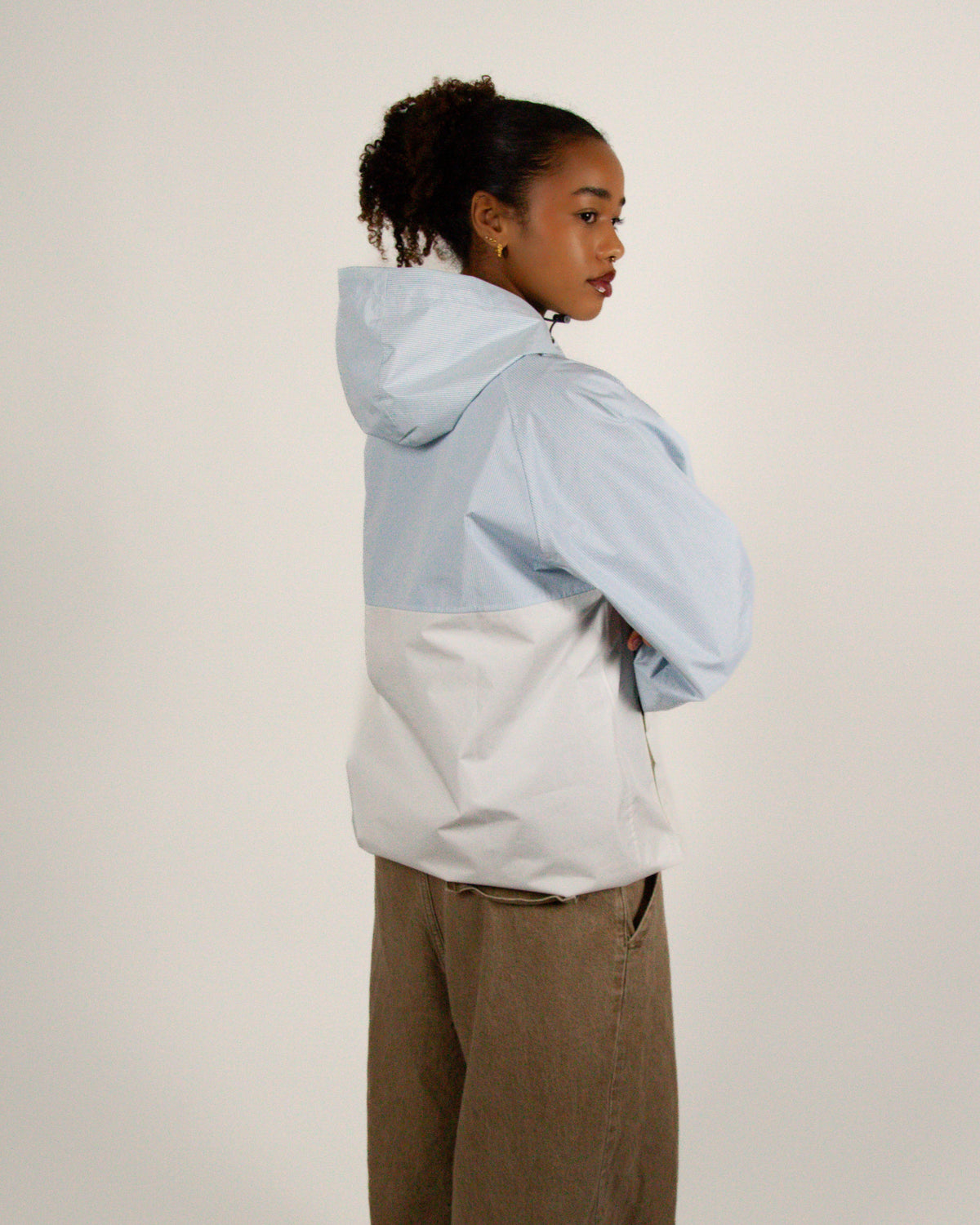 STRIBET VINDJAKKE BLÅ/HVID