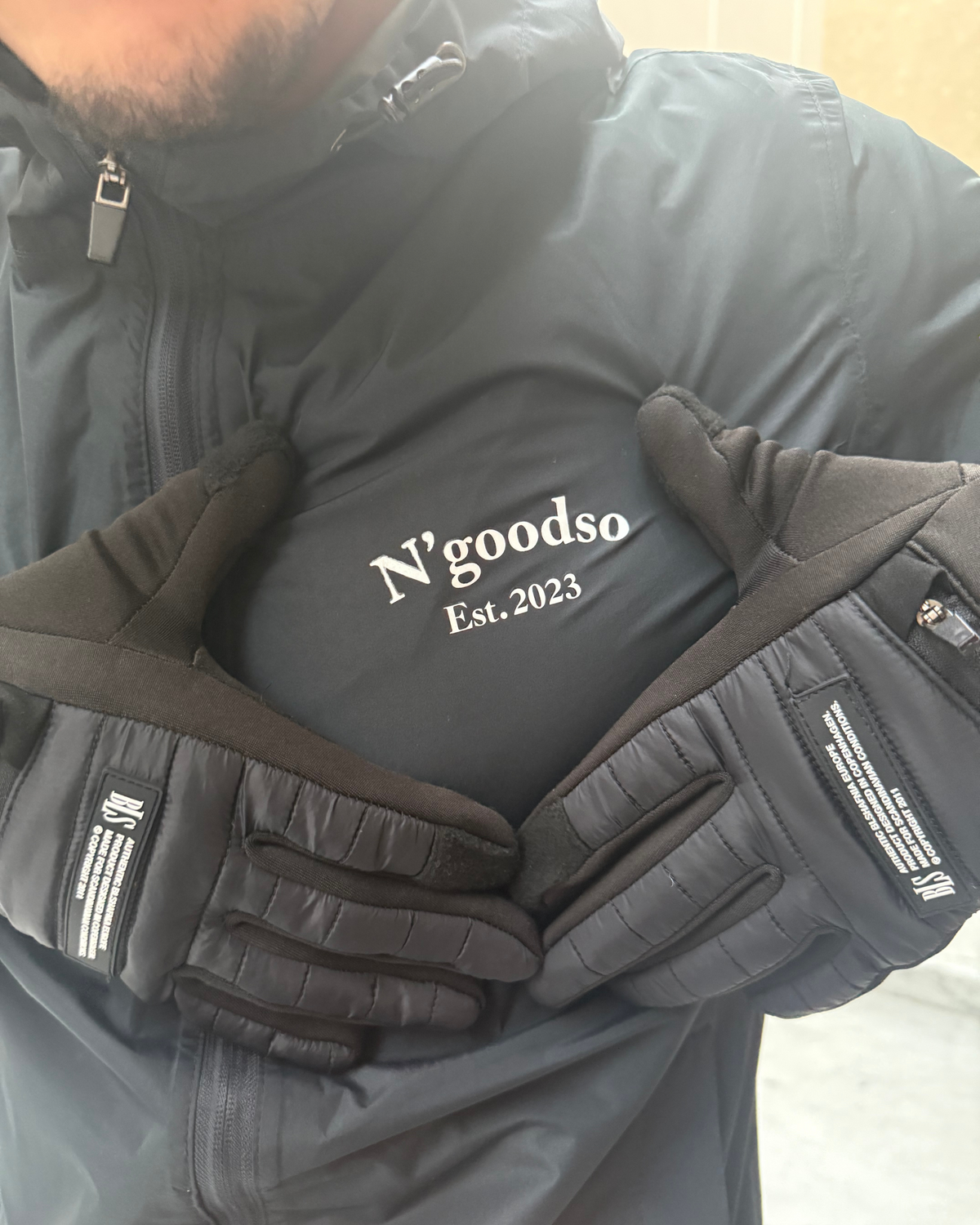 BLACK WINDBREAKER